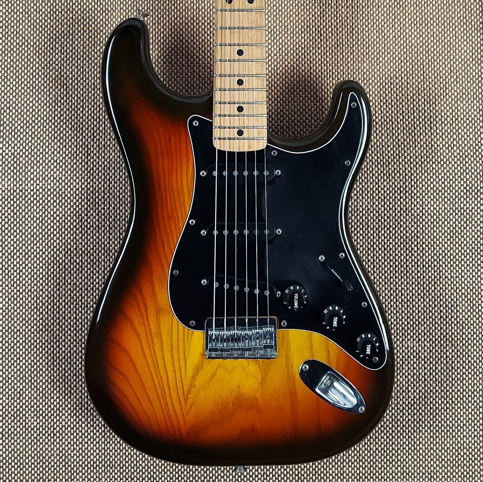 1982 Fender Stratocaster Hardtail Iconic Guitar Very Nice! (185)