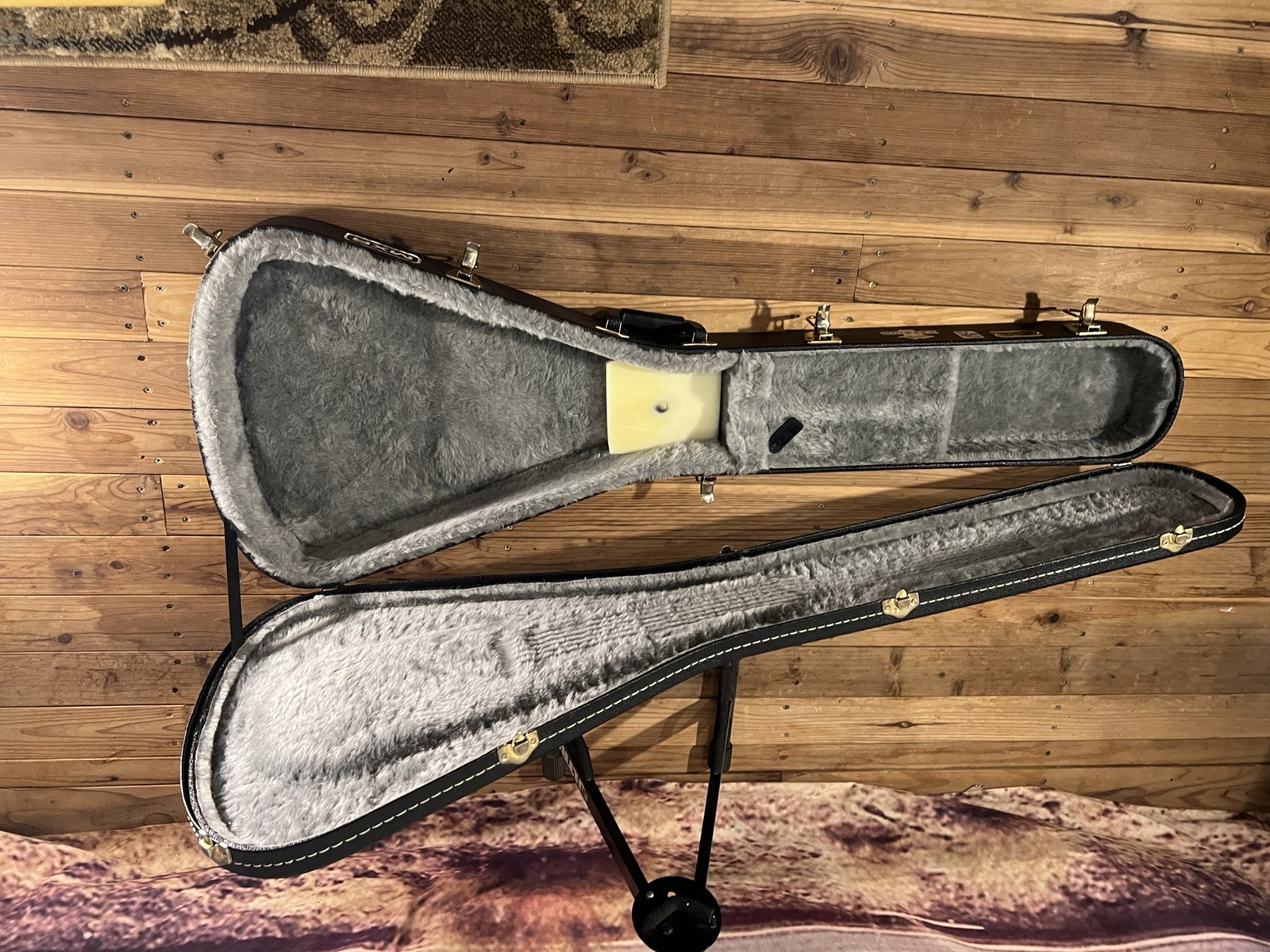 1984 Gibson Flying V Guitar designer with Hard Case