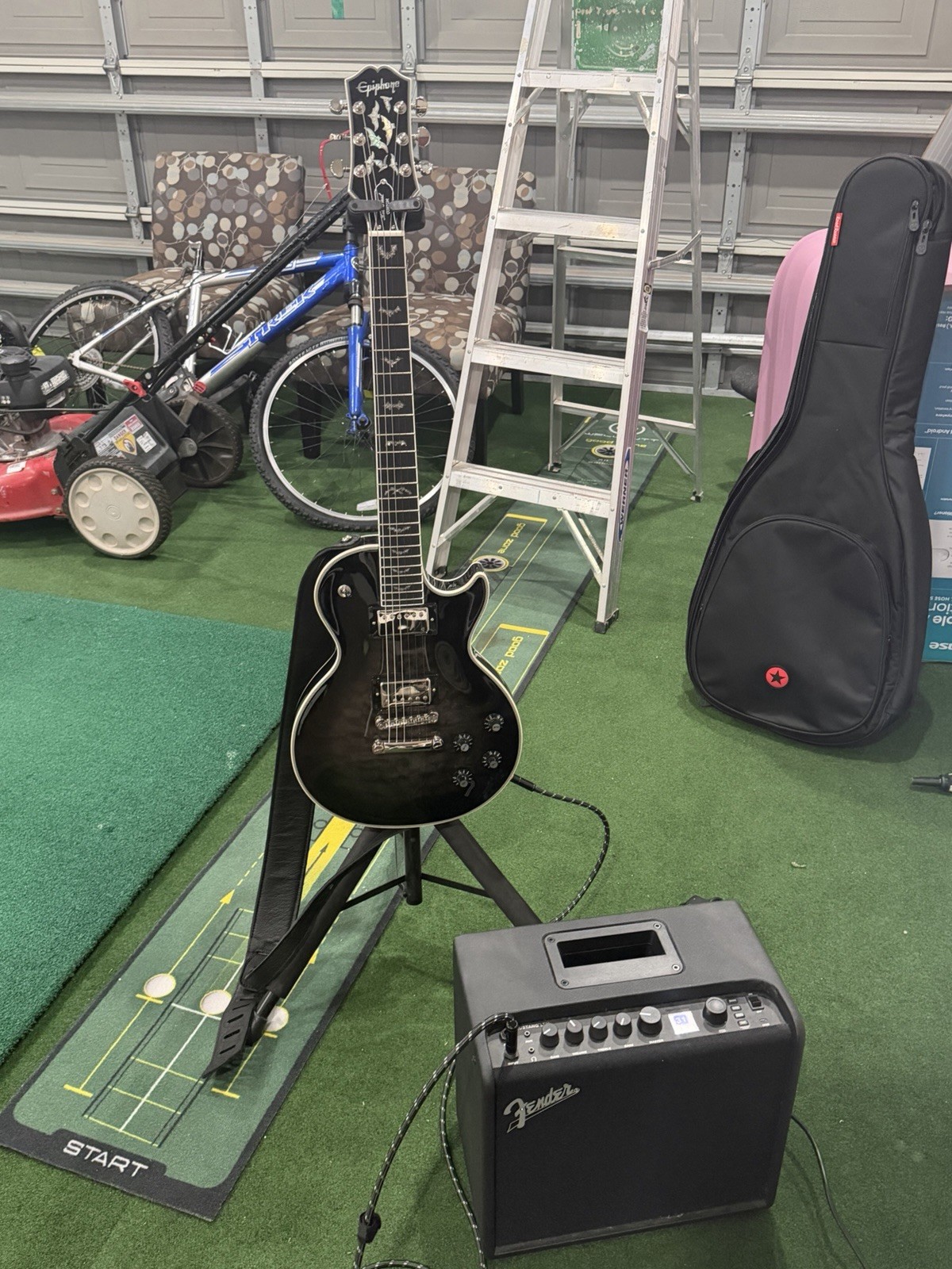 Epiphone Les Paul Custom – Bats in Flight Model + Fender LT-25 Amp