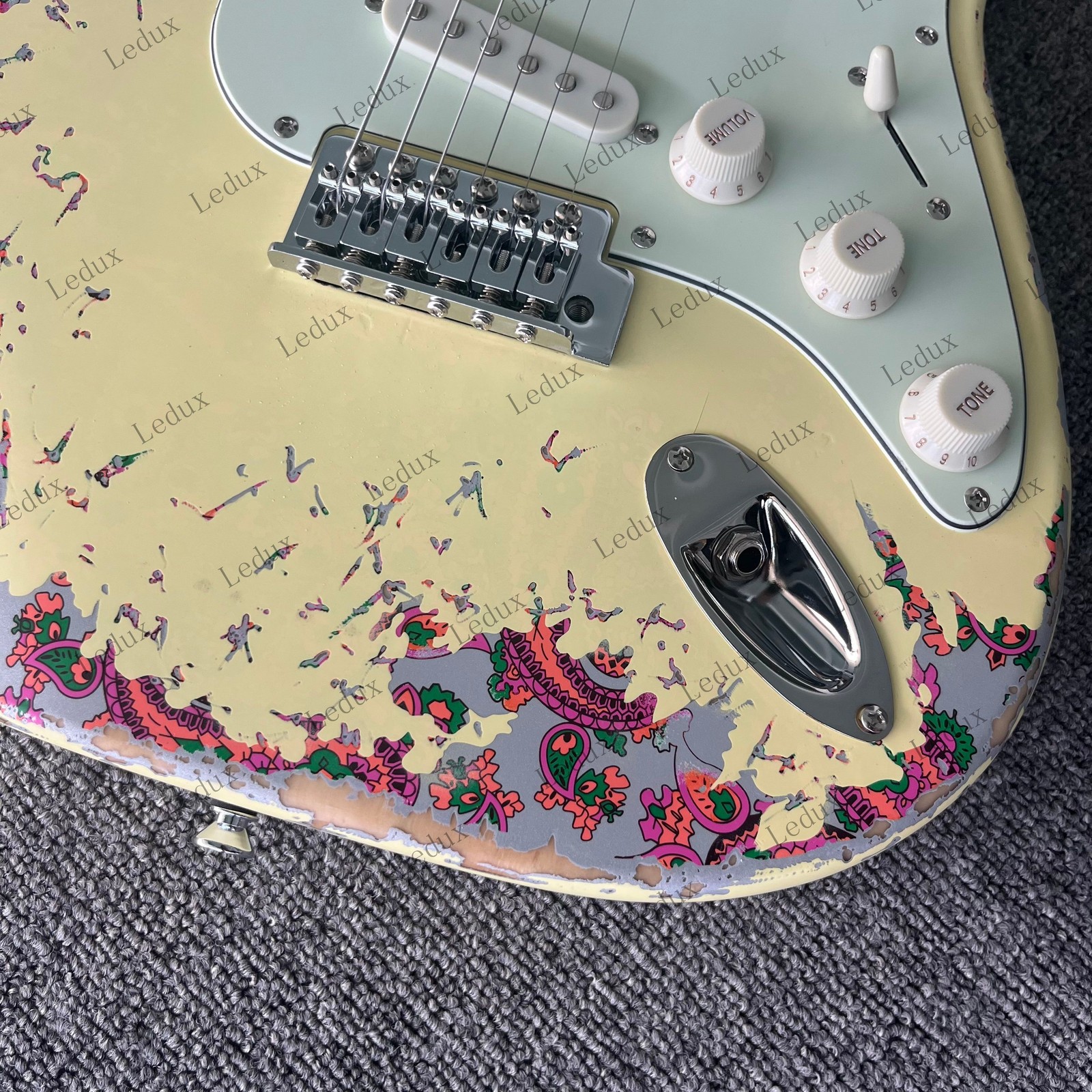 CreamPaisley Electric Guitar Stainless Rounded Fret Tremolo Bridge SSS Pickups