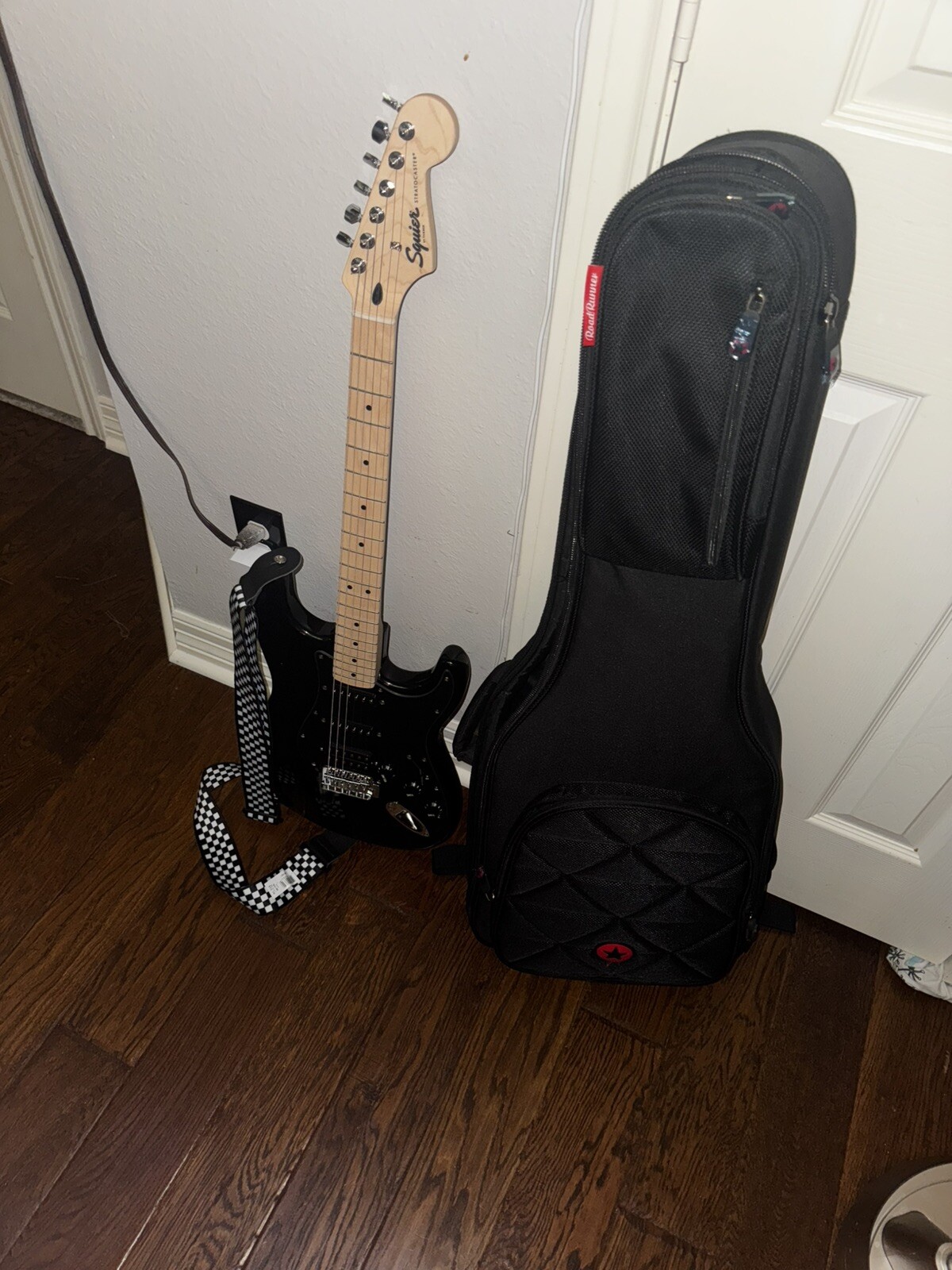 Guitar/ amplifier/ Guitar Bag Bundle w/All Cords.