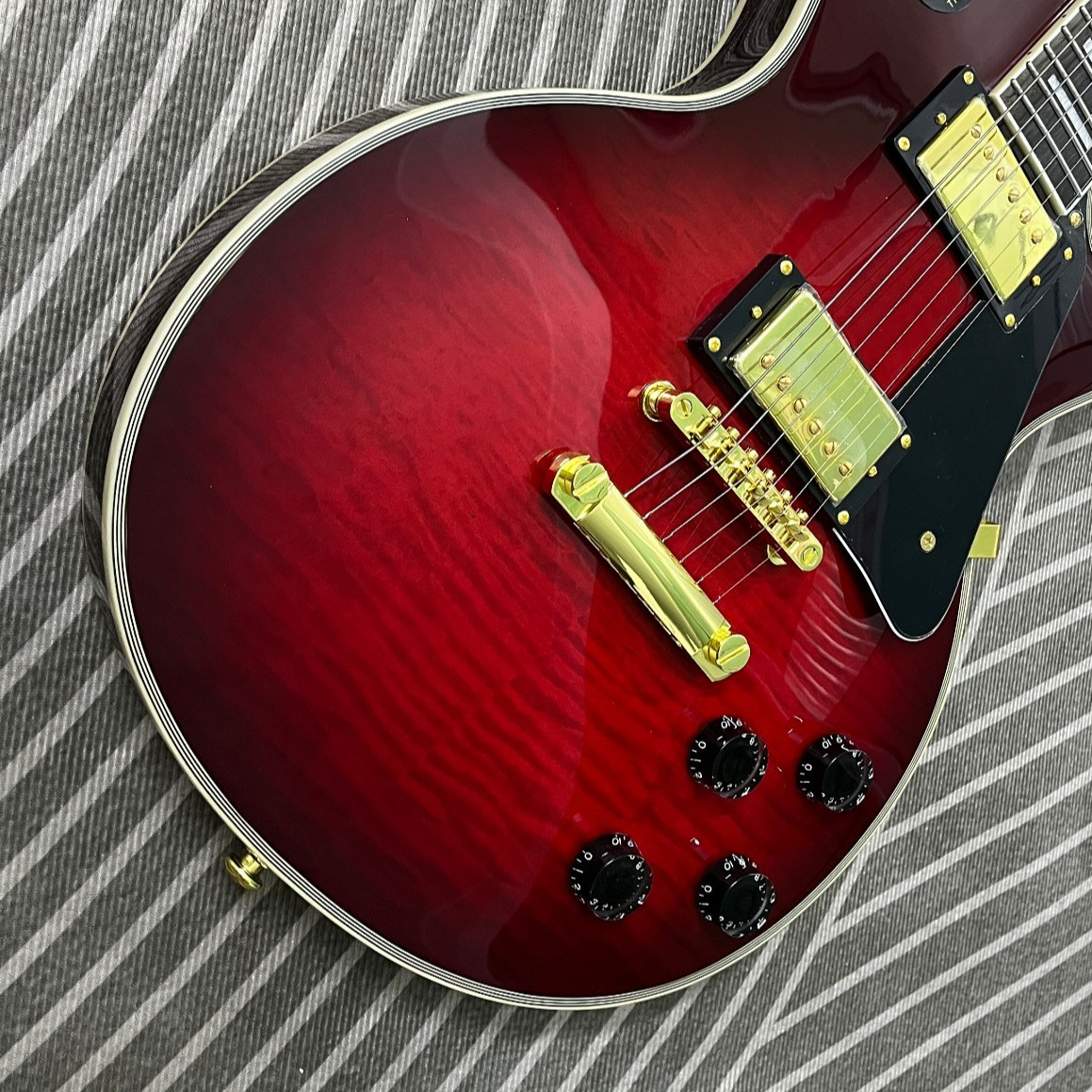 Classic Wine Red lp electric guitar Exquisite Flame Maple Veneer H-H pickup