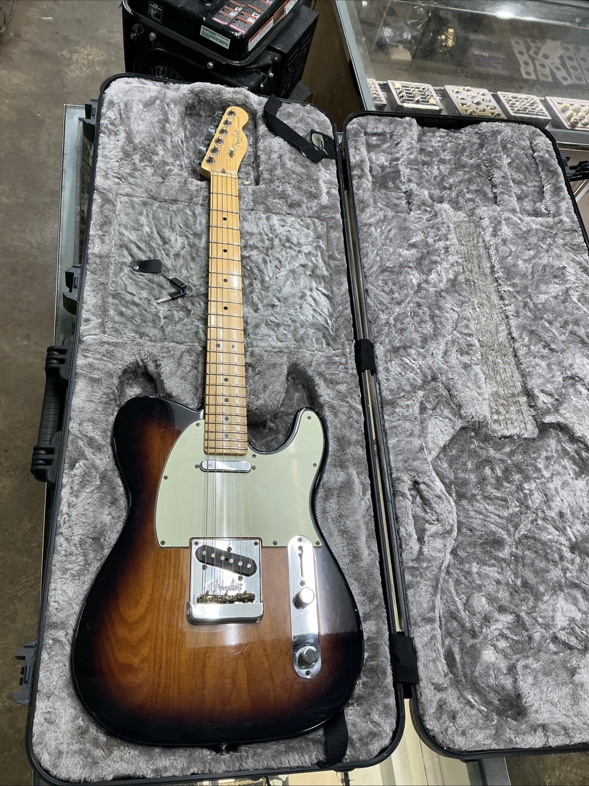 2016 Fender American Pro Telecaster Maple Fingerboard 2-Color Sunburst