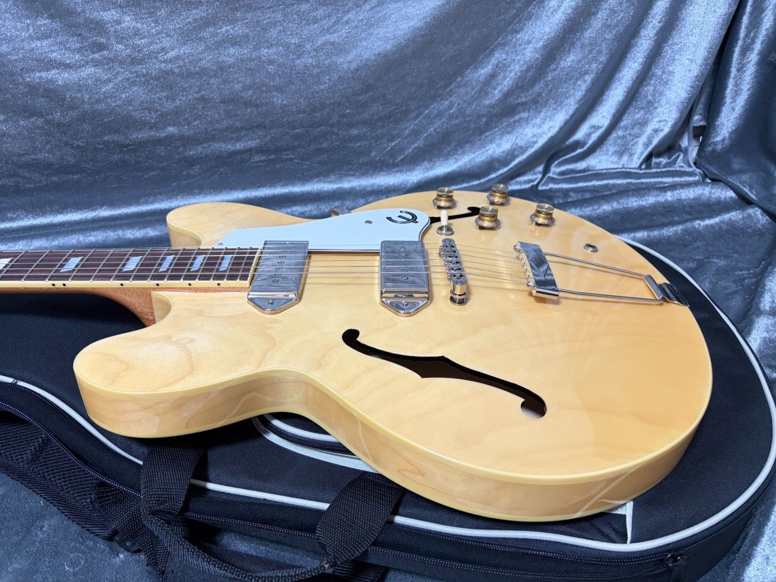 Good condition with slight signs of use Made in 2024 Epiphone CASINO Epiphone