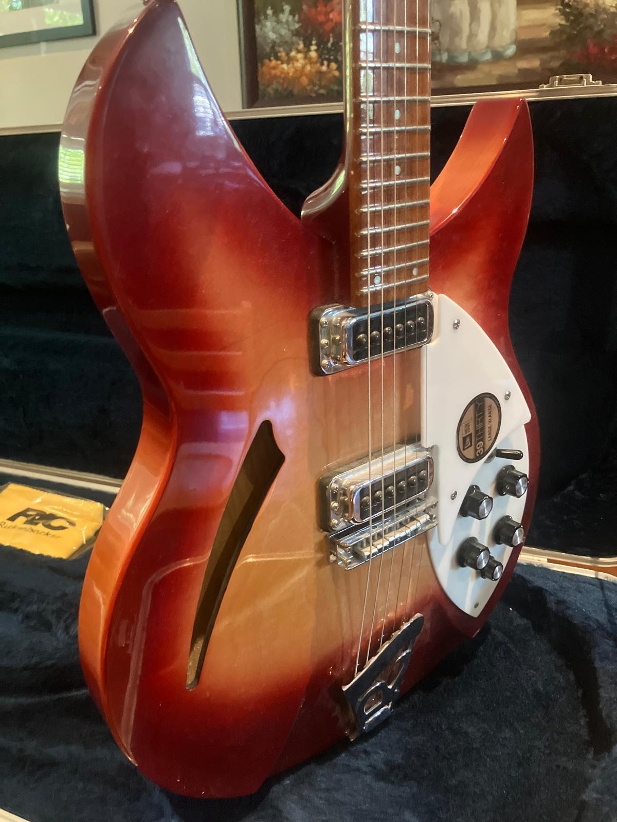 Rickenbacker 330 Fireglo Red Semi-Hollow 6-String Electric Guitar + Hard Case
