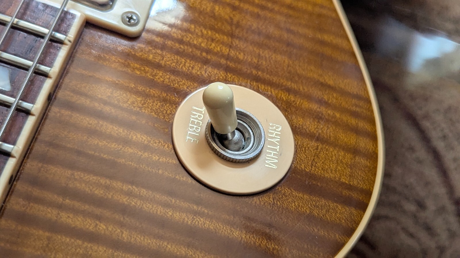 2002 Gibson Les Paul Standard Premium Plus – AAA+ Honeyburst – 8lbs – 9oz