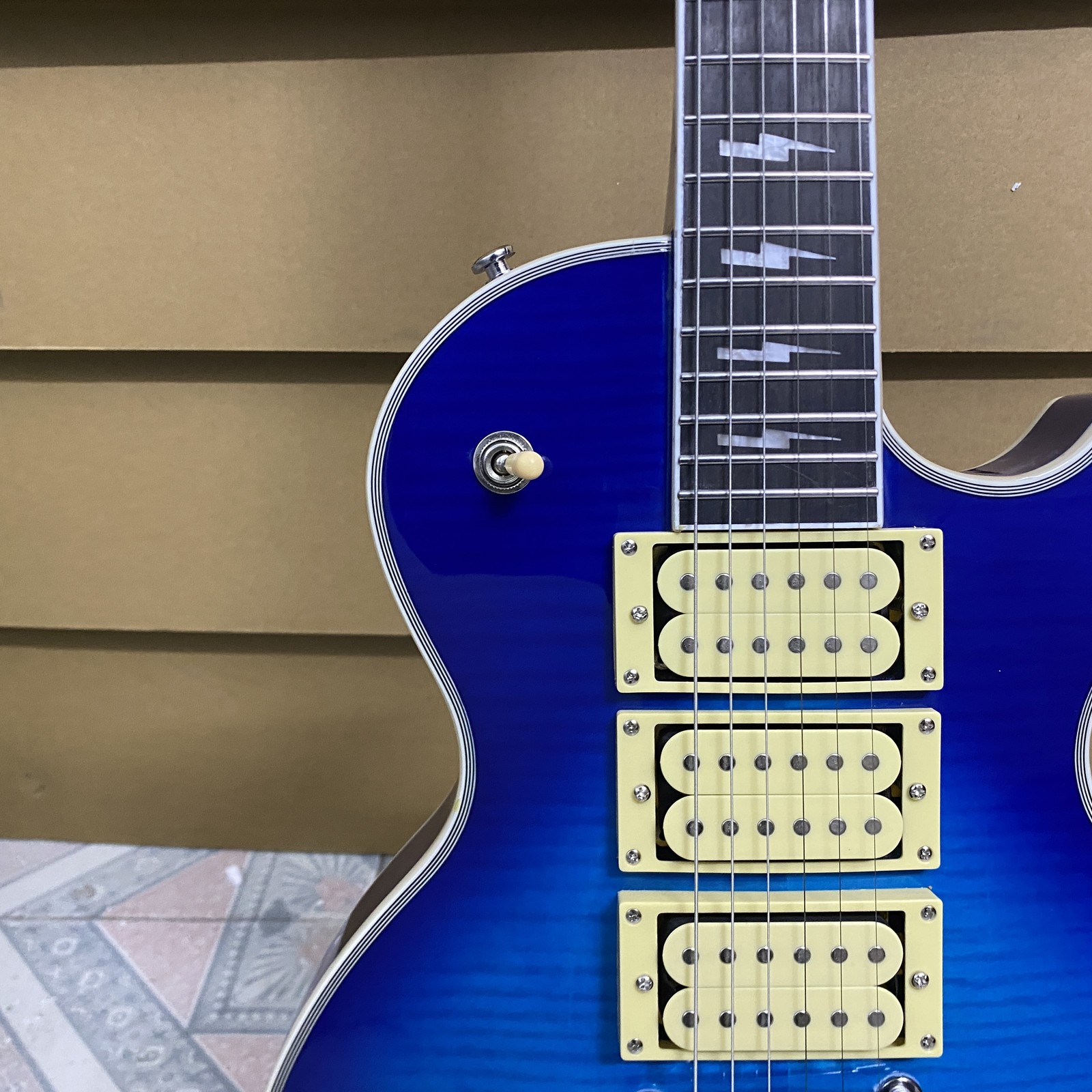 6 String LP Electric Guitar Blue Burst Tiger Flame Maple Top Professional Rock