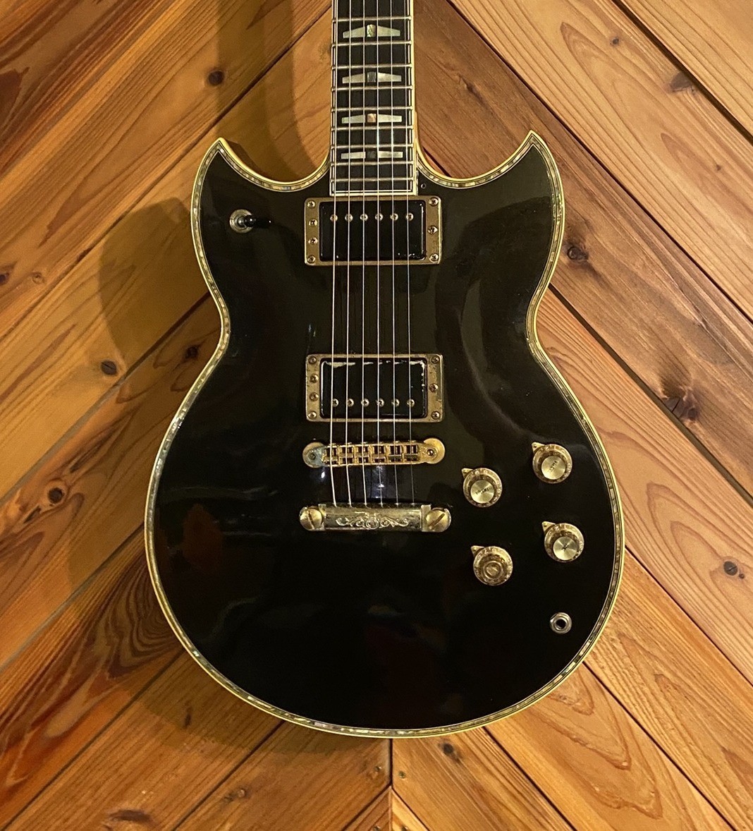 YAMAHA SG-3000 Custom Metallic Black Gold Hardware Made in Japan 1982 SG Type