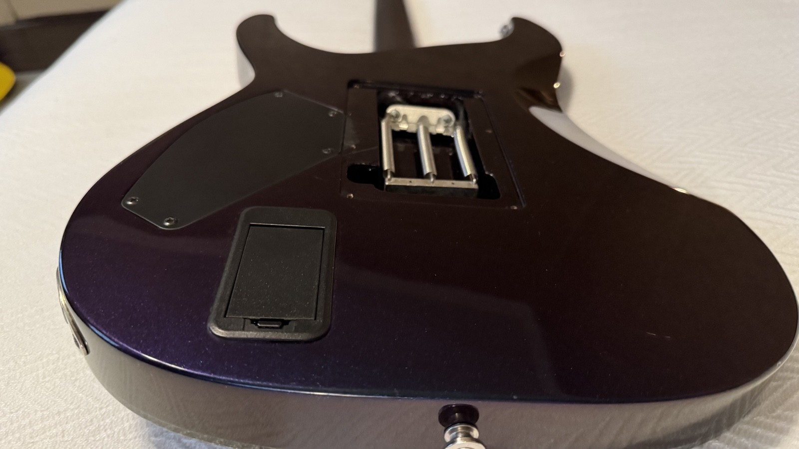 Schecter Hellraiser Hybrid | UltraViolet | NeckThru | Active EMG’sUS 57/66