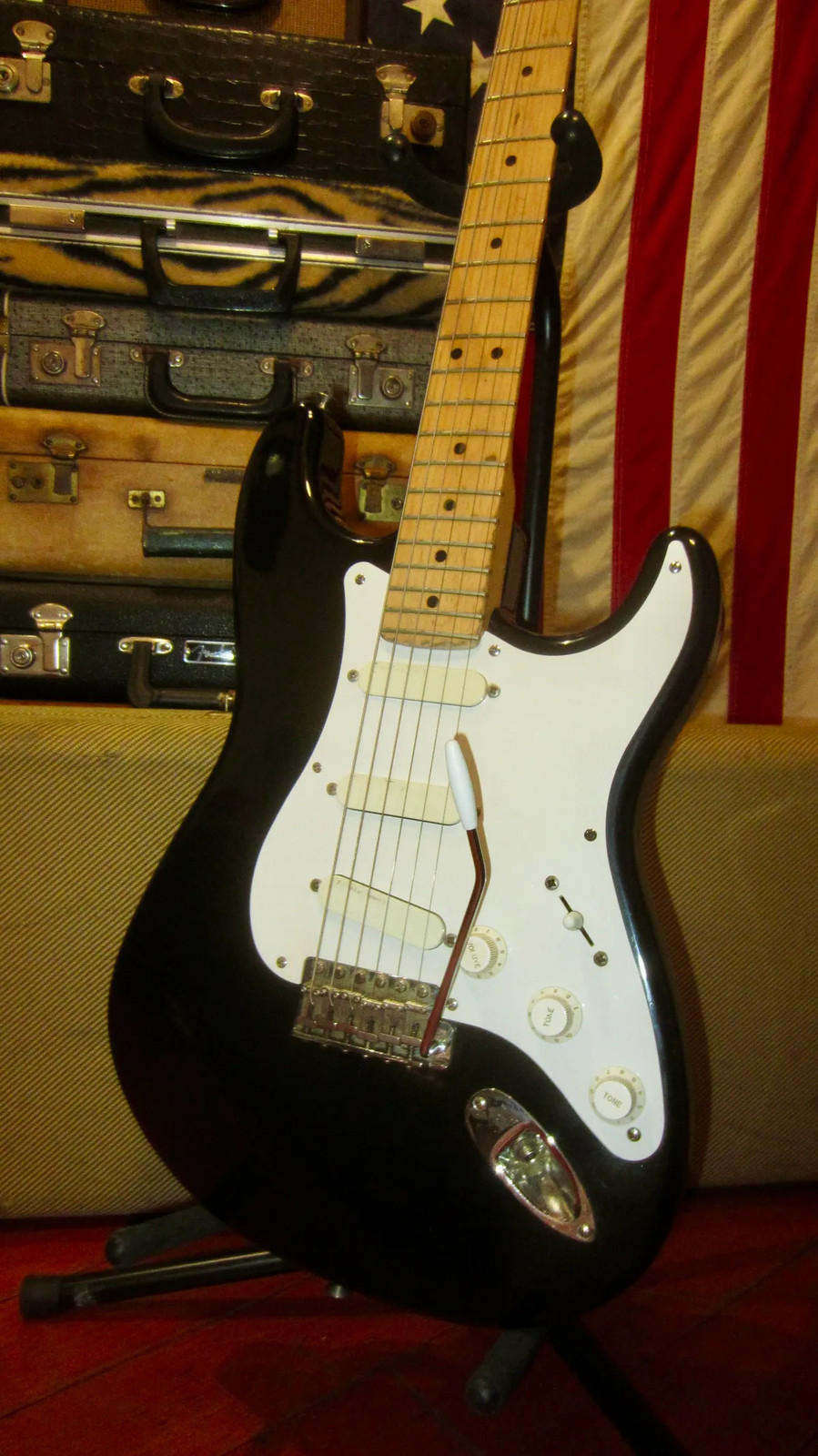 Pre Owned 1989 Fender Eric Clapton Signature Stratocaster Black W/ Original Case