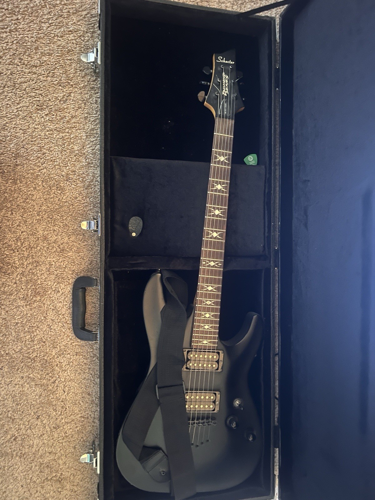 Schecter Diamond Series Guitar Great Condition + Case