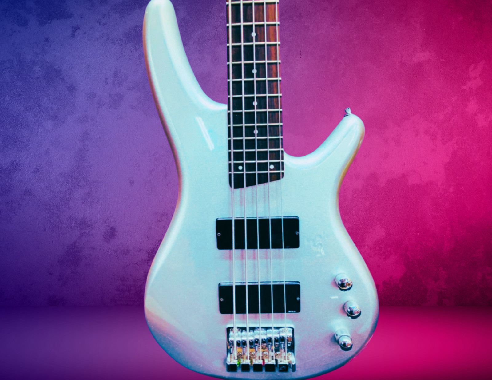 Excellent Condition Used Bass Ibanez SR 305 DX 2005 – Metallic Silver-Hard Case
