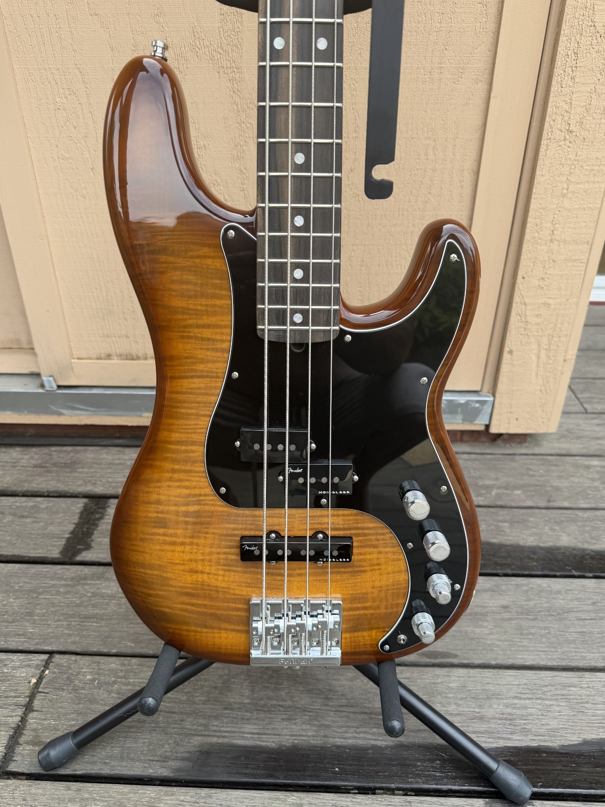 Fender Limited-Edition American Ultra Precision Bass Guitar Tiger’s Eye