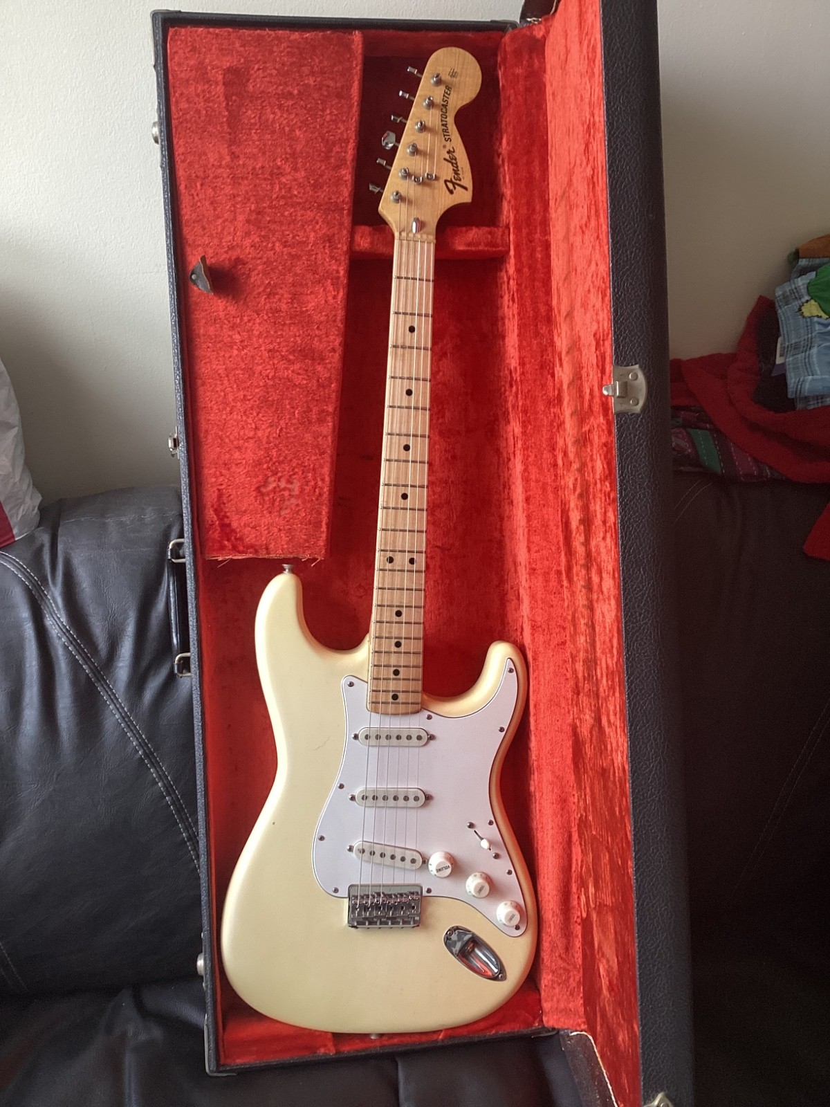 FENDER STRATOCASTER 1974-75 WHITE SUPER CLEAN ALL ORIGINAL EXAMPLE