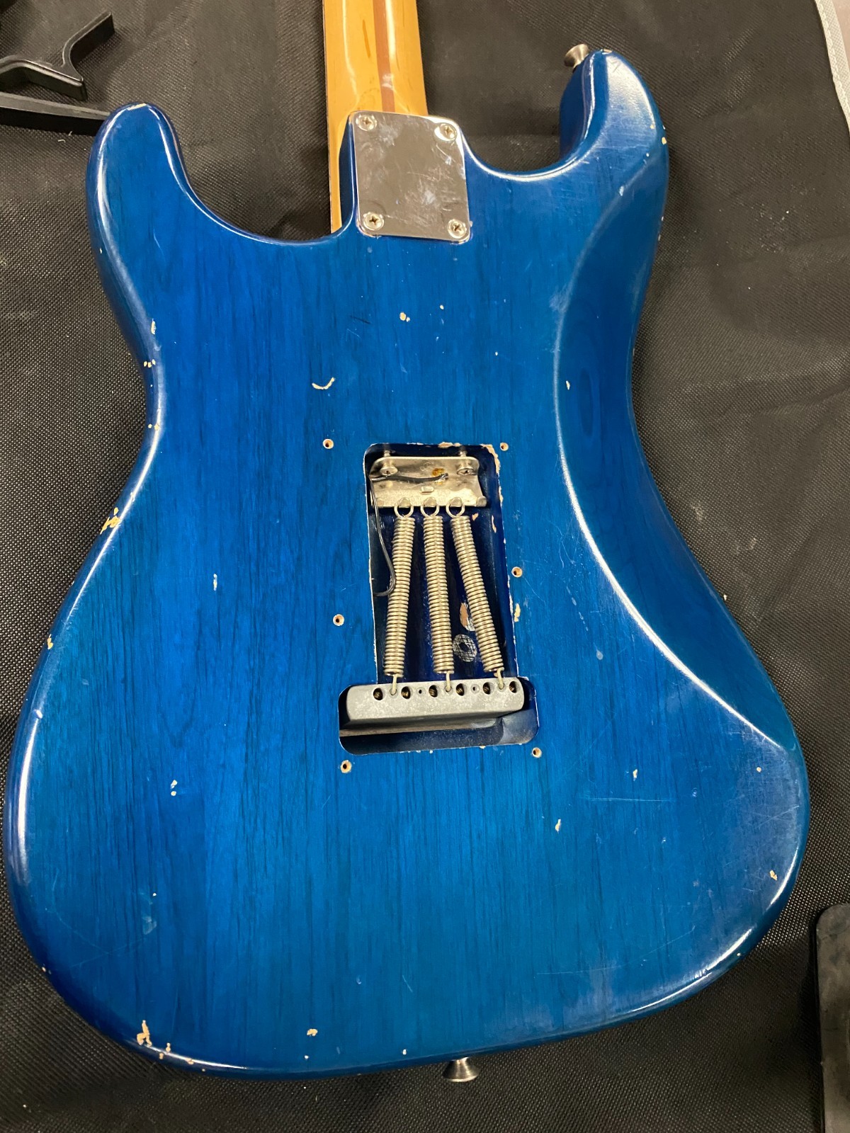 Fender American 2002 blue relic Highway 1 Stratocaster w case