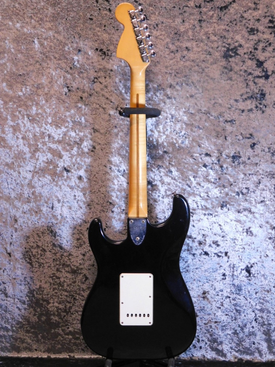Fender Stratocaster ’81 International Color Cathay Ebony Ash Maple Used