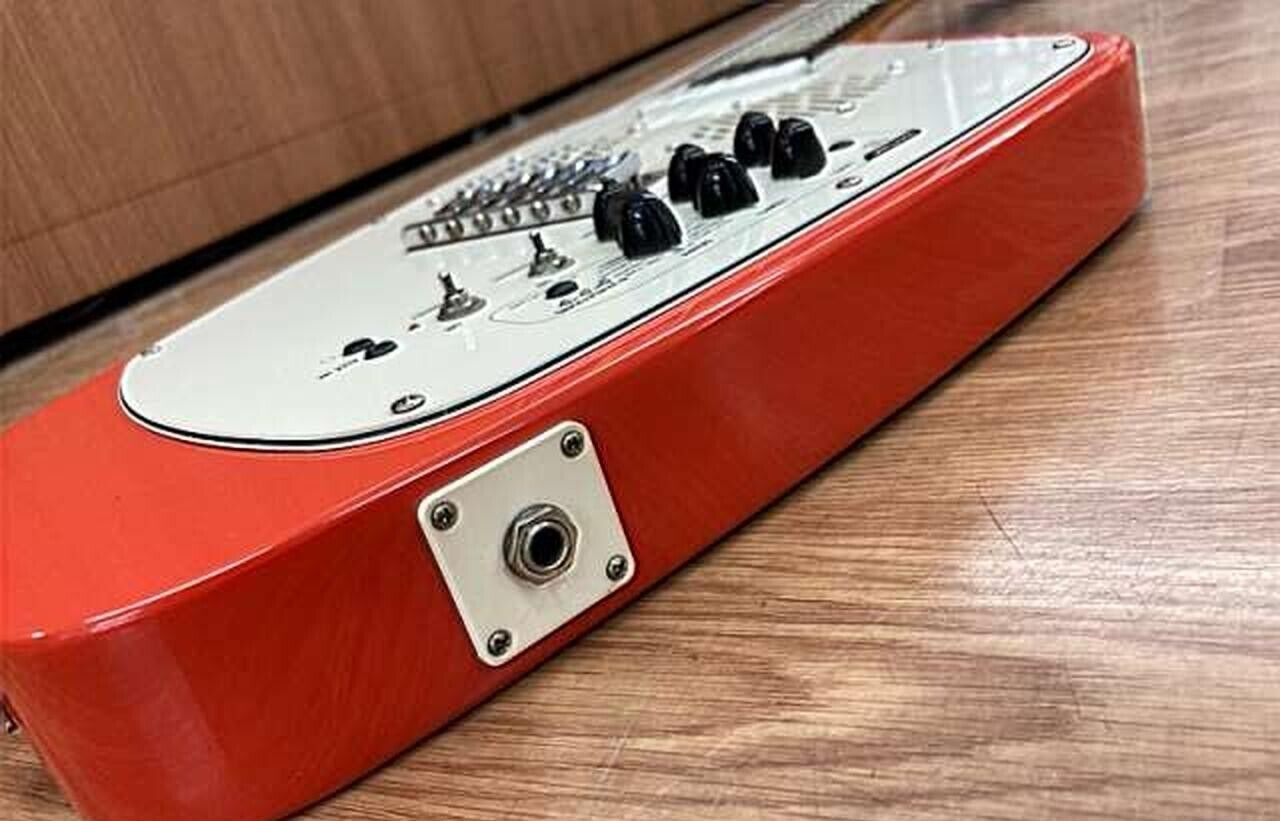 VOX APACHE-2 Phantom Guitar Salmon Red Built-in Speaker Battery Drive