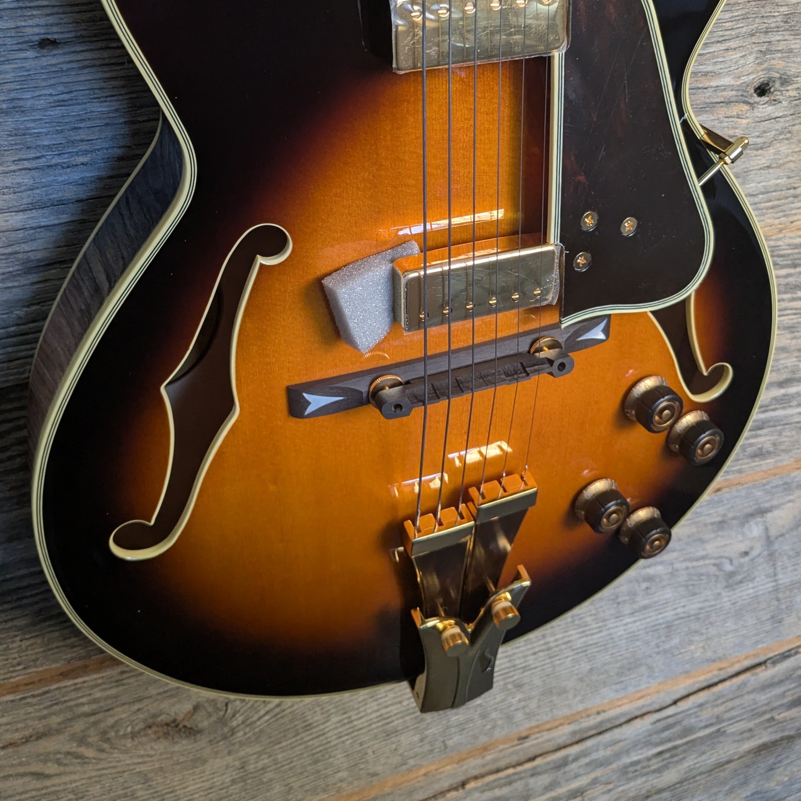 Ibanez GB10BS George Benson Signature Guitar w/Case – Brown Sunburst