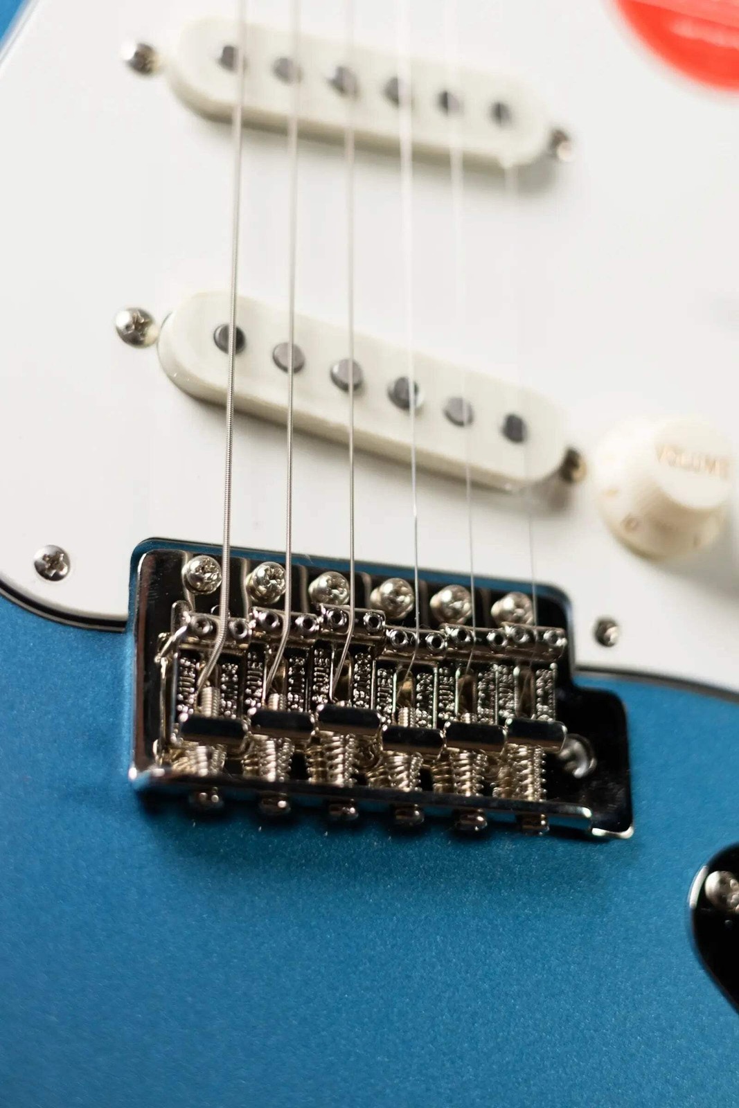 Squier Classic Vibe ’60s Stratocaster Electric Guitar – Lake Placid Blue