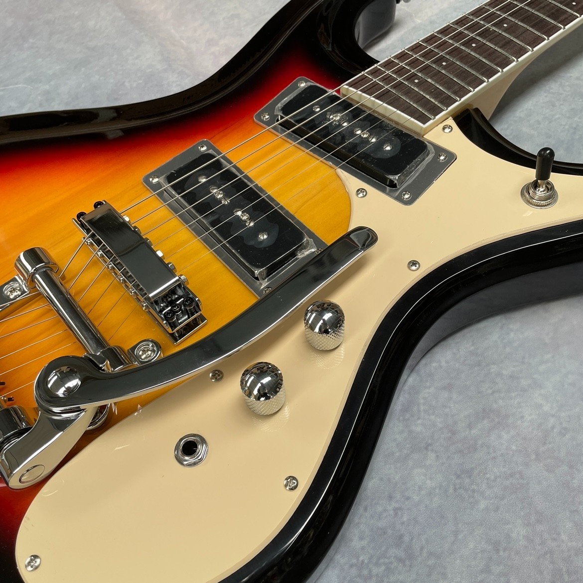 3TS Color Sunburst Mosrt Electric Guitar Tremolo Bar P90 Free Ship