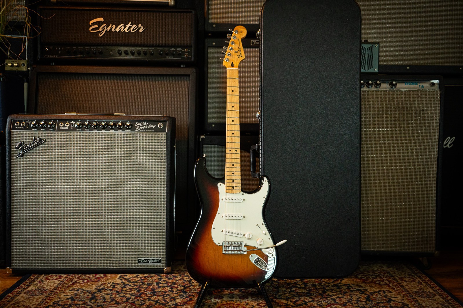 Fender Standard Stratocaster – Brown Sunburst – Maple Fingerboard – Very Good Co