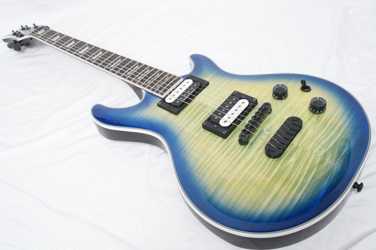 DEAN ICON SELECT Flame Top Ocean Burst, excellent condition, 2019 model