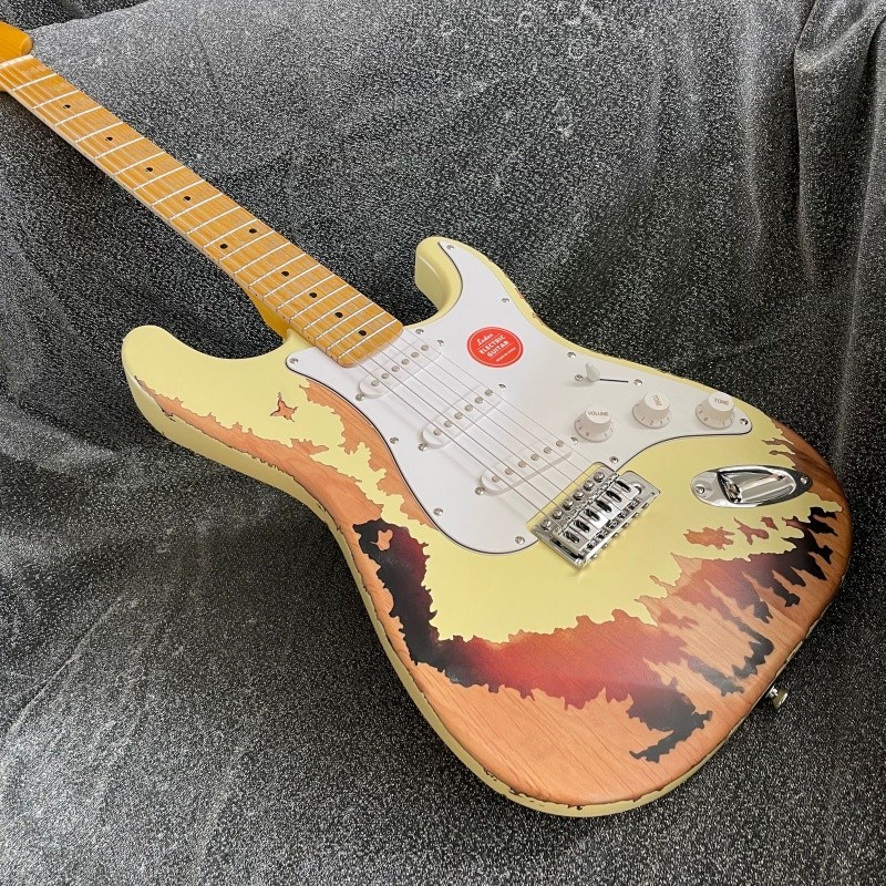 Yellow Electric Guitar Basswood Body Maple Fretboard SSS Pickup Tremolo relic