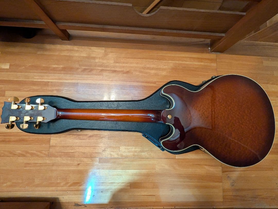 YAMAHA SAS1500 Semi-Hollow Guitar with Hard Case
