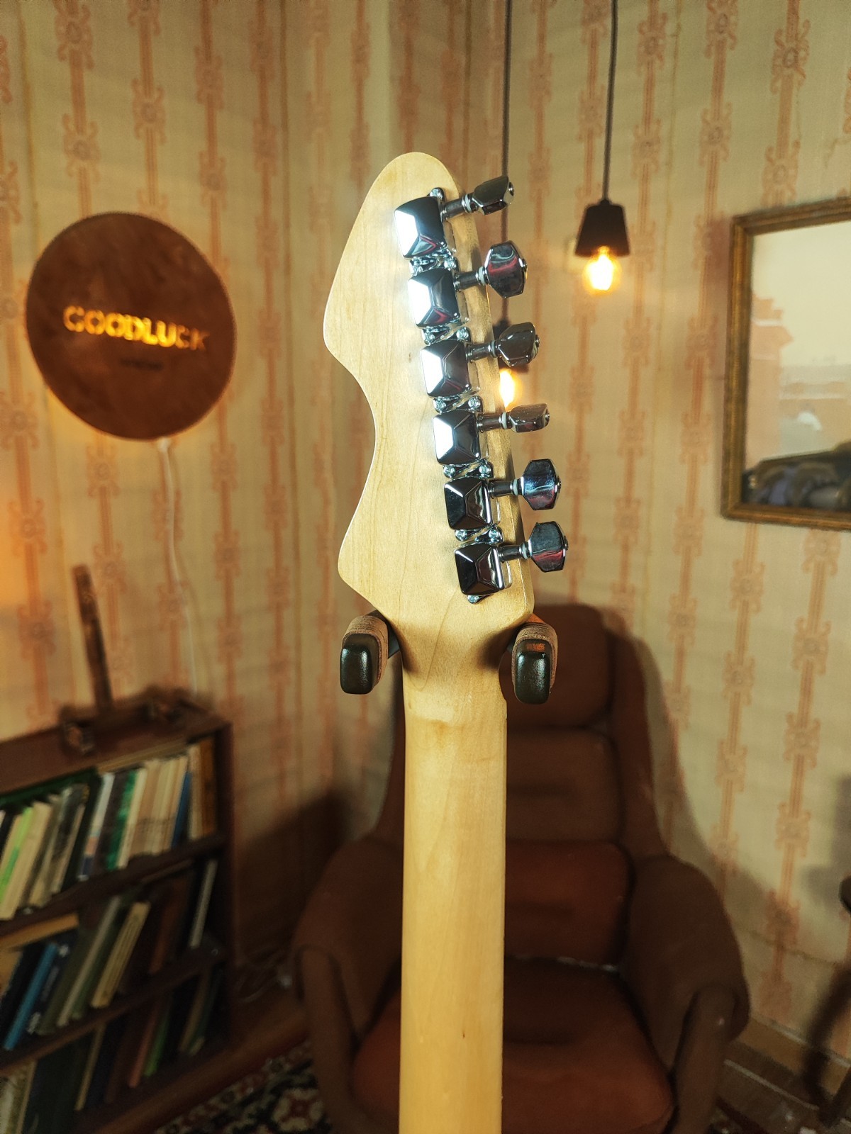 Formanta Retro Reissue Hand-Assembled Boutique Wood Electric Guitar