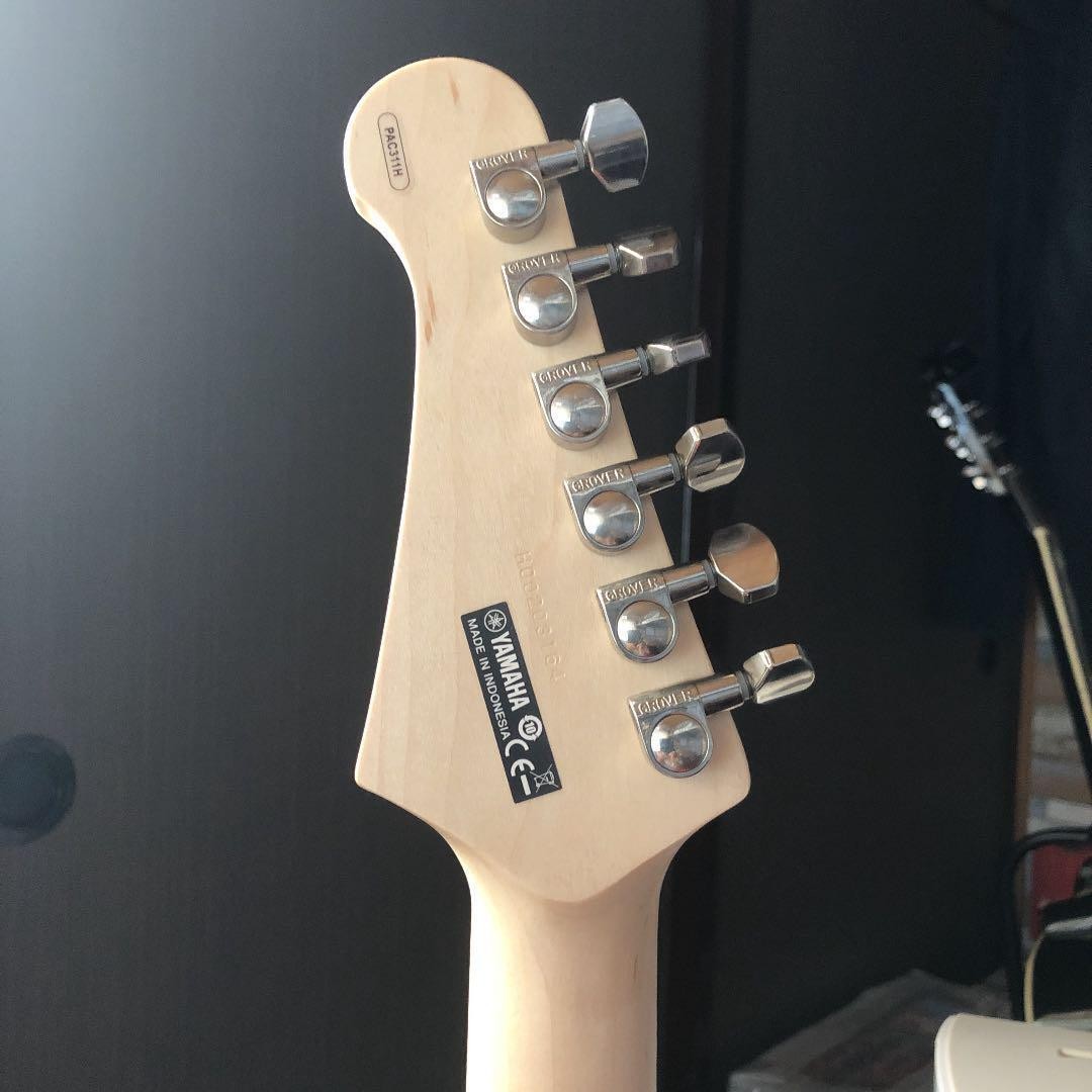 Electric Guitar Yamaha Pacifica 311H VW Vintage White Made in Indonesia
