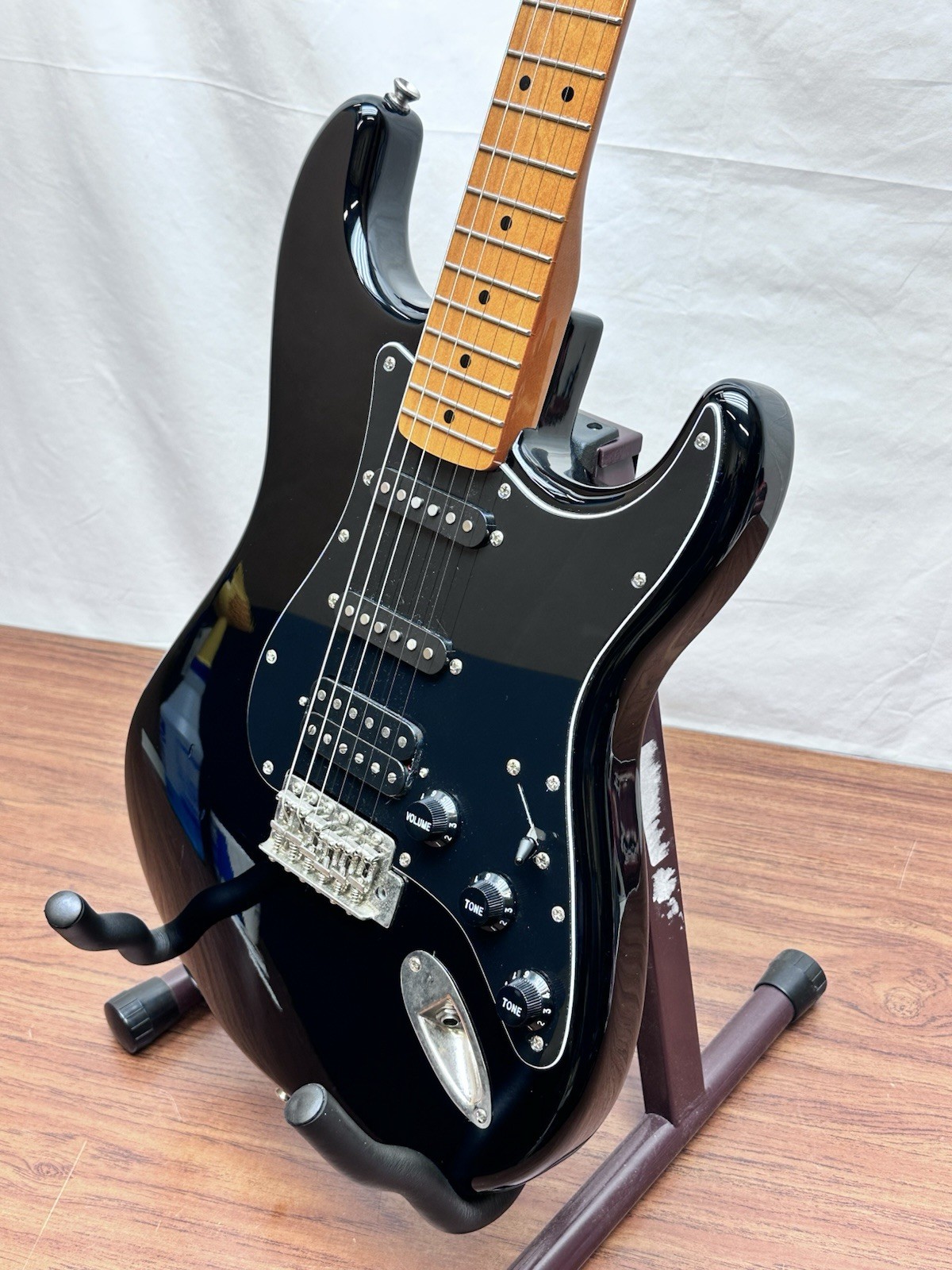 Squier Classic Vibe 70’s Stratocaster HSS Electric Guitar Gloss Black