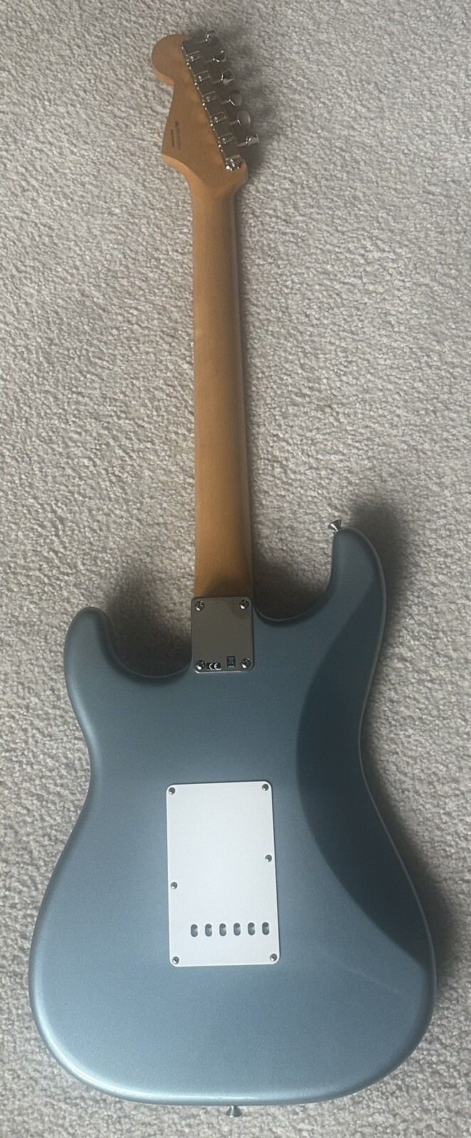 2019 Fender® Vintera 60’s Stratocaster Ice Blue Metallic w/Hard Case EXCELLENT!