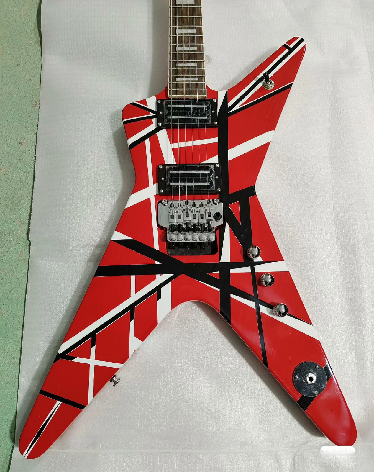 6 Strings Red Electric Guitar Rosewood Fretboard Chrome Hardware
