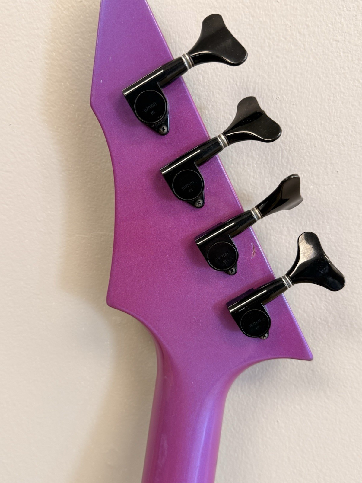 B.C. Rich Rave Warlock Bass Pearl Ultraviolet Pink Purple 4-String Electric Bass