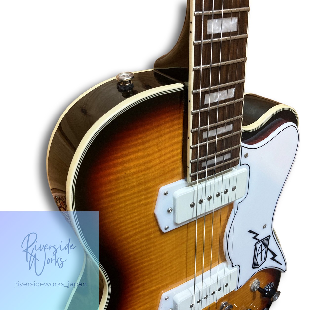 EASTWOOD GUITARS Airline TUXEDO