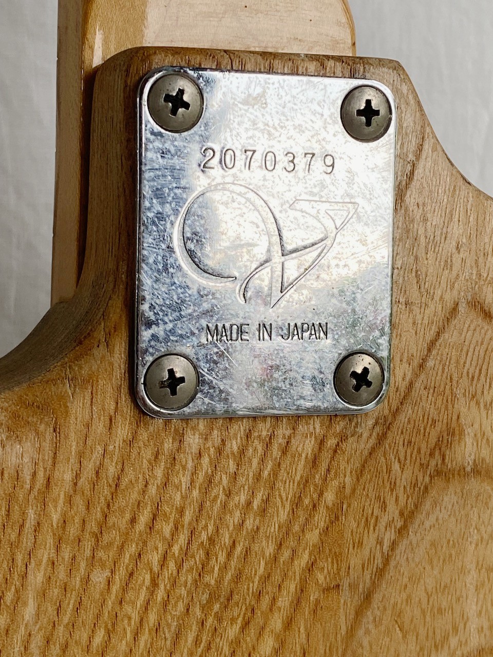 Vintage VANTAGE Avenger Electric Bass. Natural Wood JAPAN. Rare