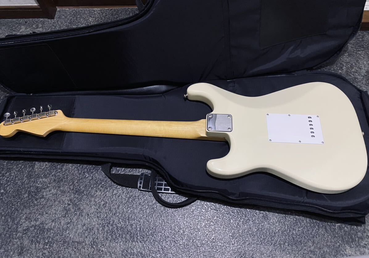 Electric Guitar Moon ST-C CRW/J Jacaranda Fingerboard Cream White with Case