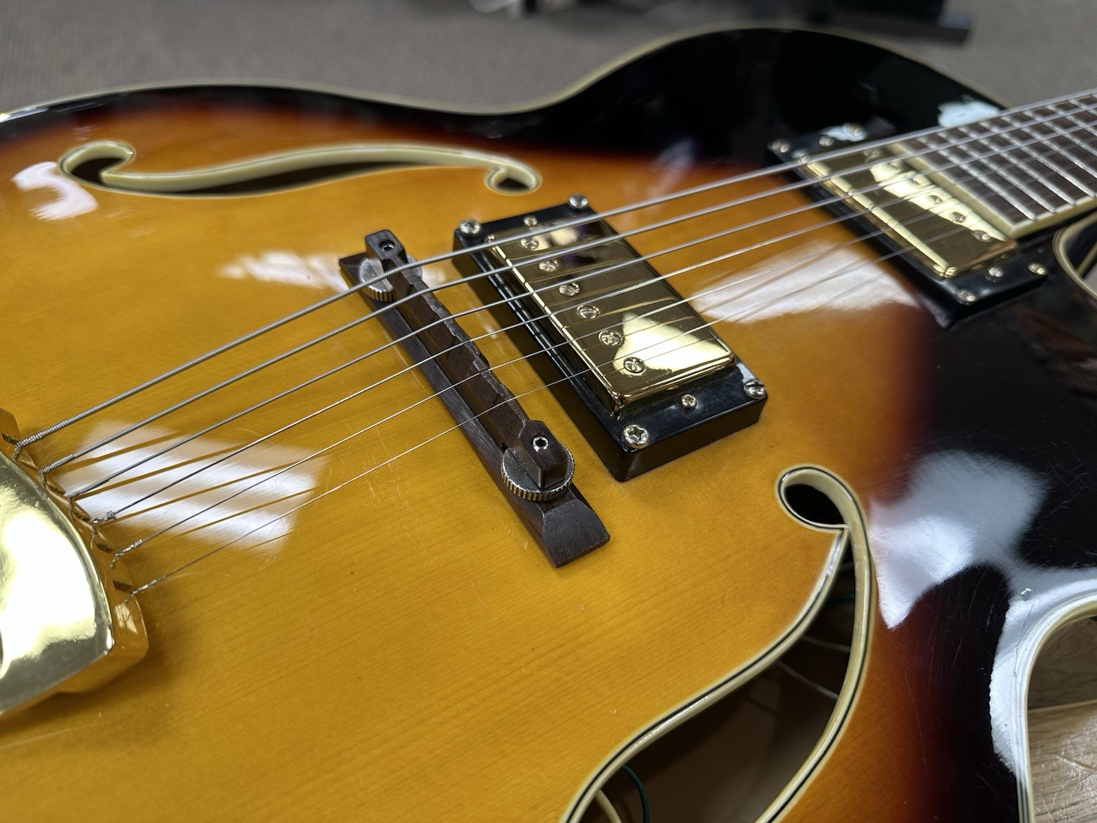 Tanglewood (No Label) Hollow-Body Archtop Electric Guitar Sunburst