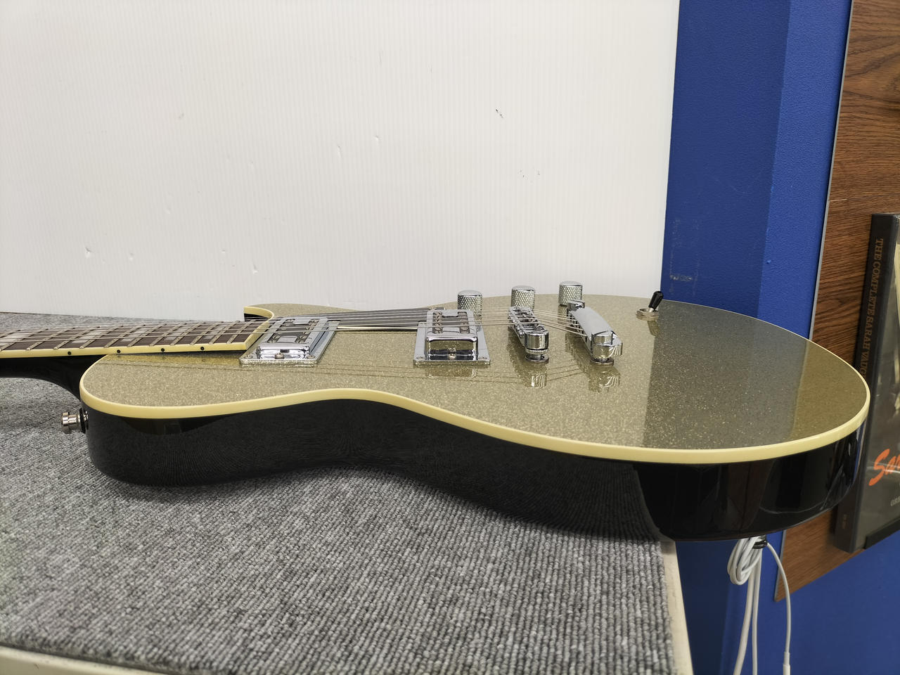 REVEREND Roundhouse Gold Sparkle Electric Guitar