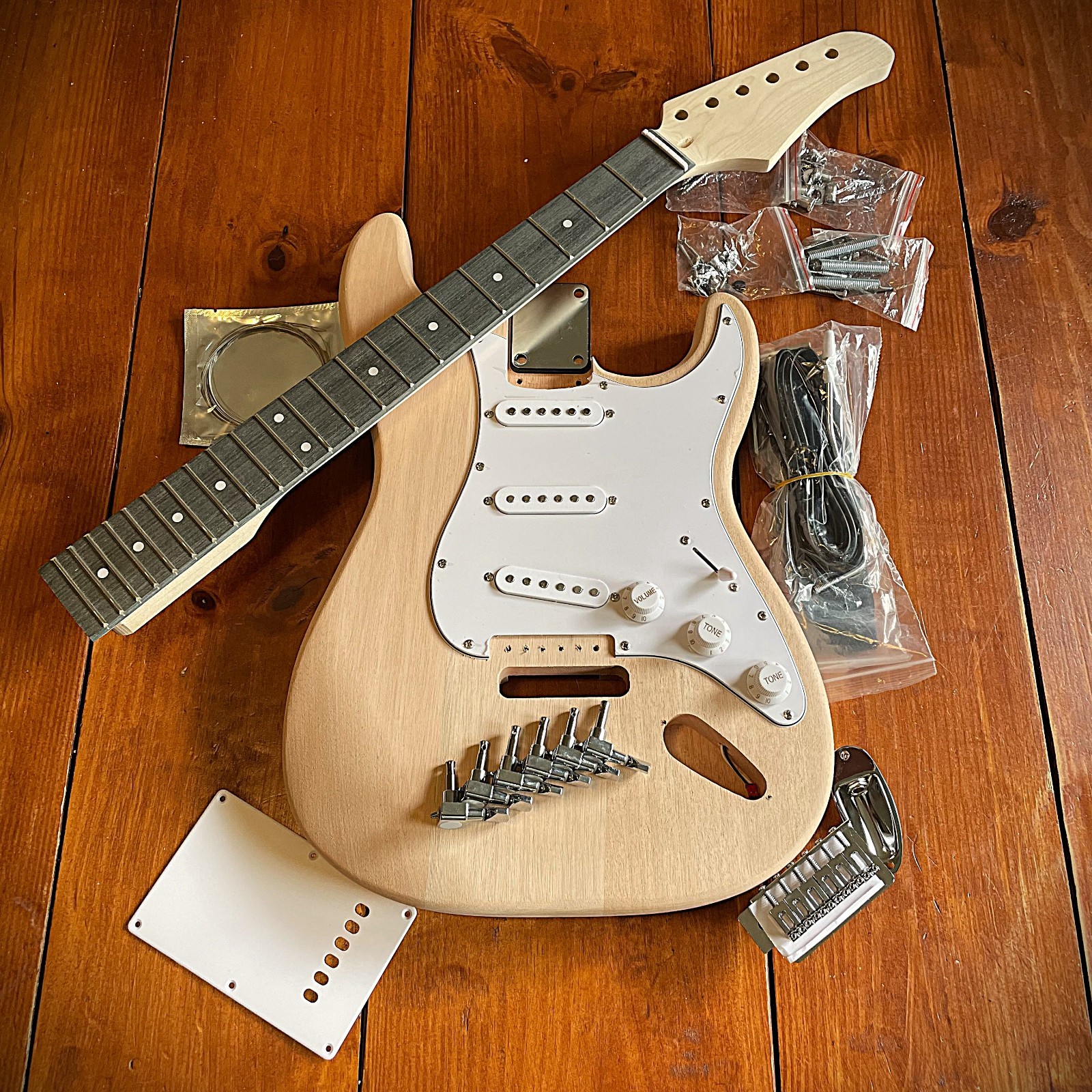 High-Quality DIY Electric Guitar Kit, Strat Style Solderless Guitar Build Kit
