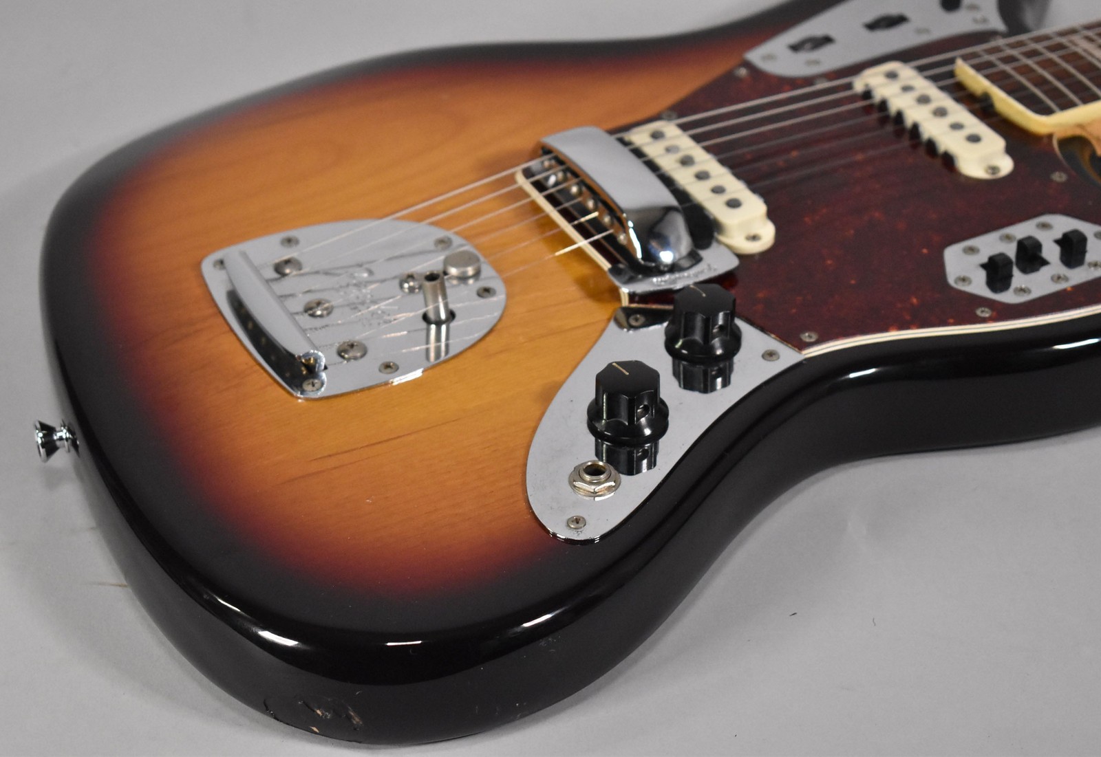 1971 Fender Jaguar 3-Tone Sunburst w/HSC