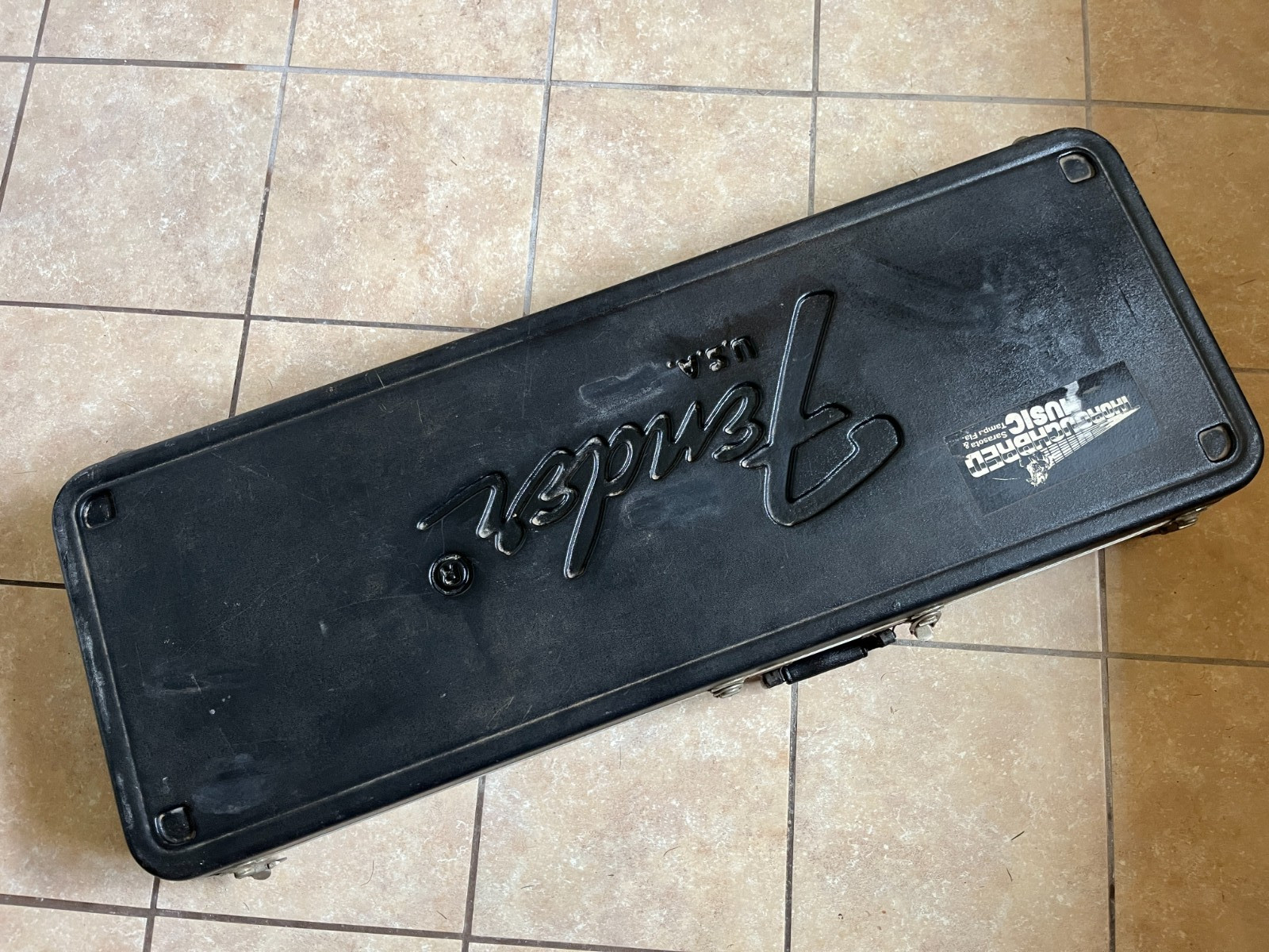 1980 1981 Fender USA American Stratocaster guitar molded hard case