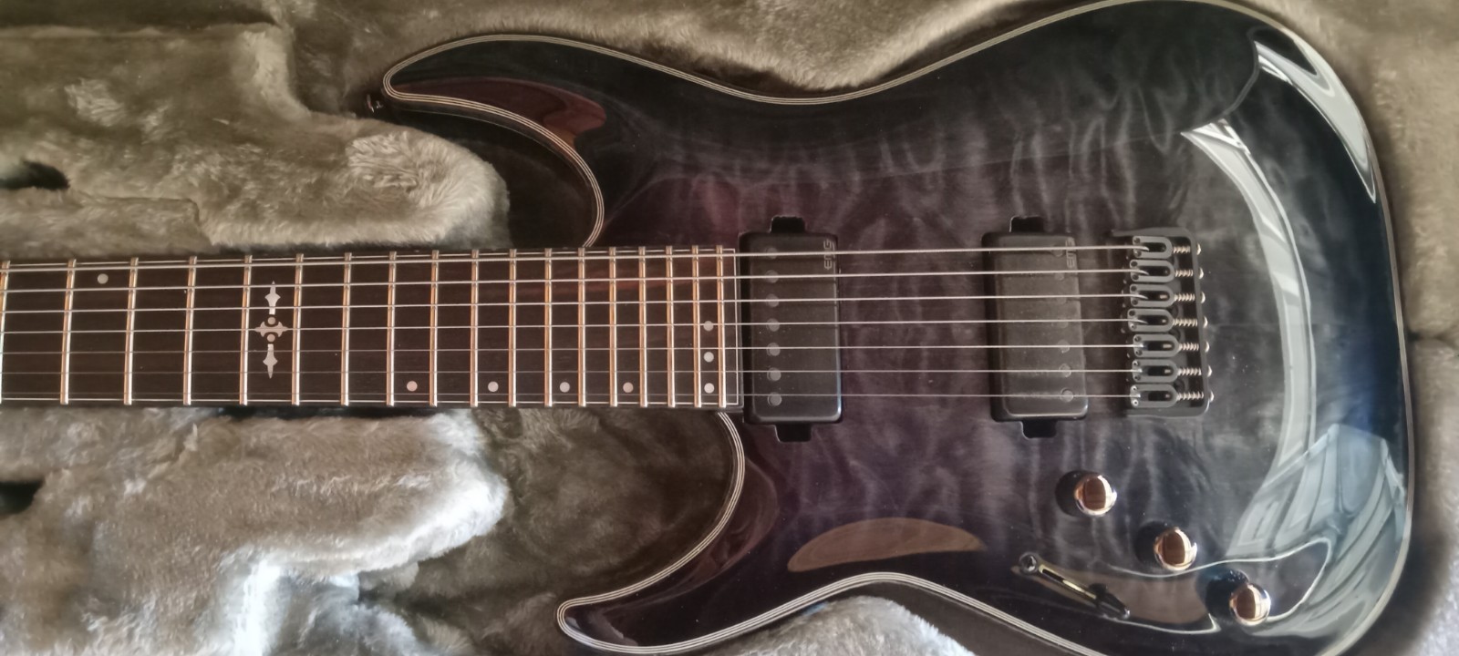 Shecter Hellraiser Hybrid 7 String Left Handed With Hardshell Locking Case