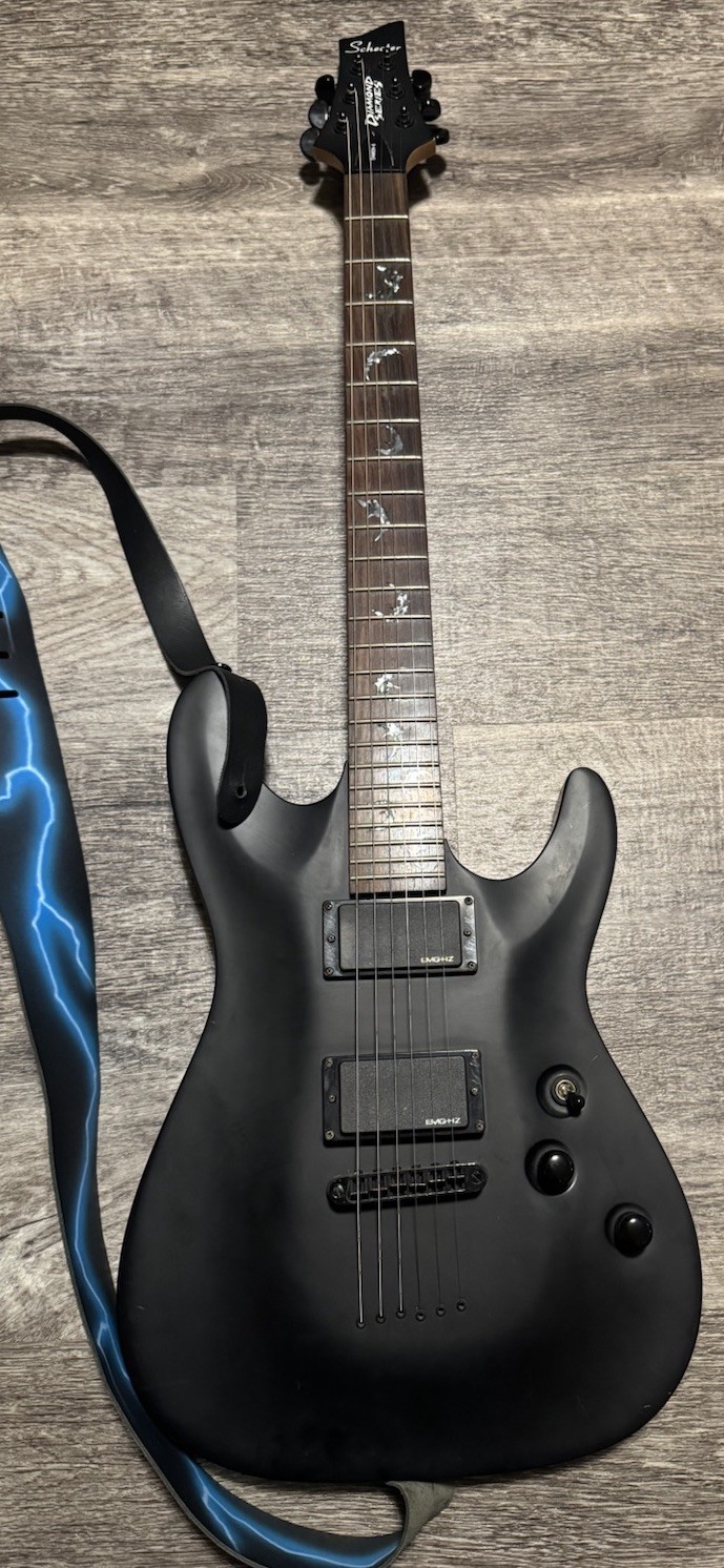 SCHECTER DAMIEN-6 Used Mahogany body Maple neck Rosewood fingerboard Satin Black