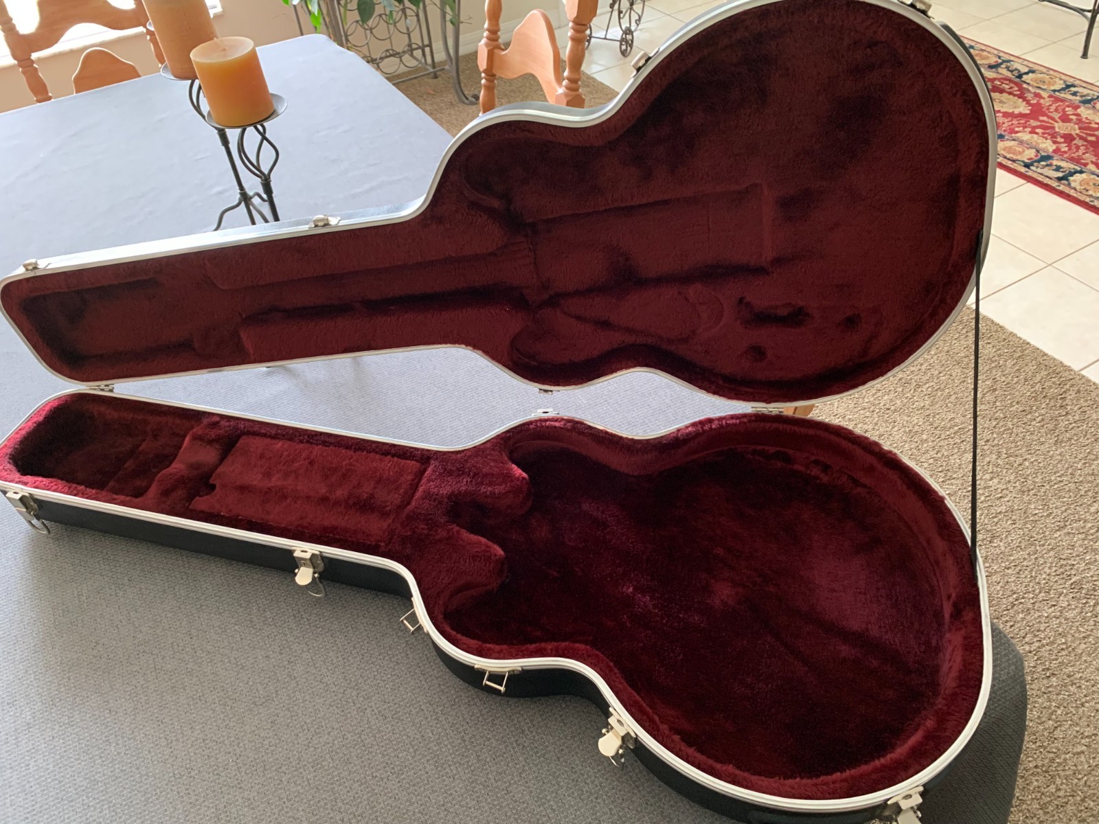 EPIPHONE BY GIBSON ELECTRIC GUITAR-BLACK- WITH SKB CASE