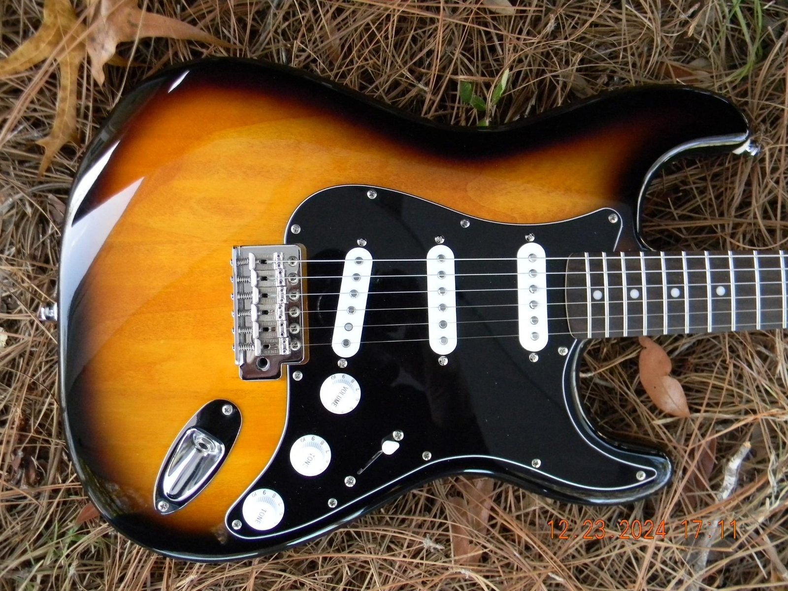 Squier “Custom Shack ” Strat, Hot Alnico 5 Pickups, Custom Wiring,Capacitor,Nice