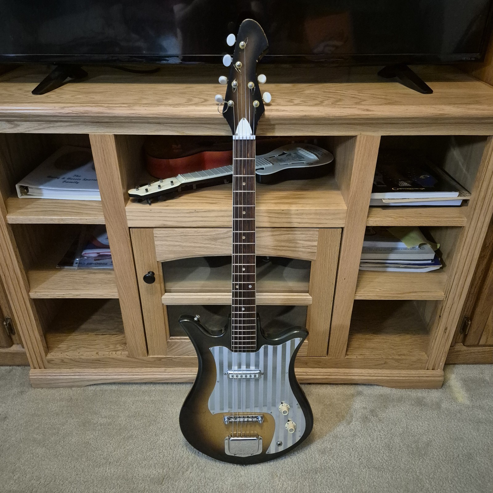 Vintage Teisco Decca Electric Guitar Mid 60’s Made In Japan Tulip Model DMI 201