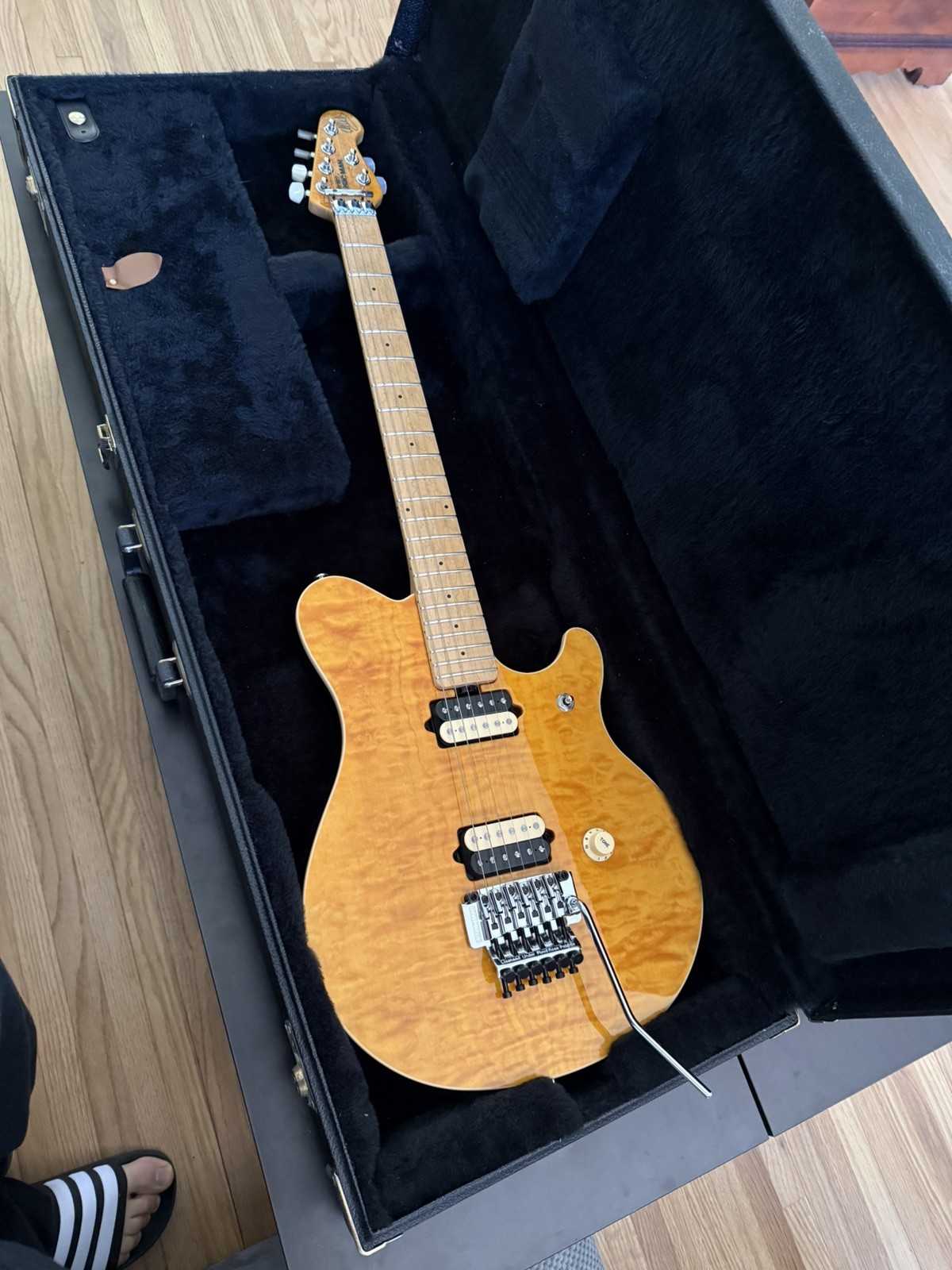 MUSIC MAN EVH Signature QMT Gold Translucent USA Solid Body Electric Guitar