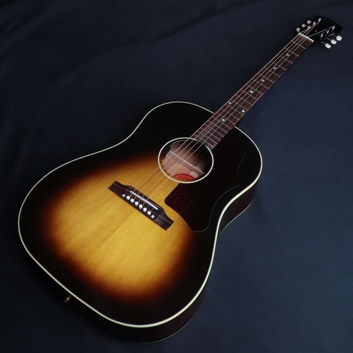 Gibson / 1950s J-45 Original Vintage Sunburst Serial Number: 22955092 1.97kg