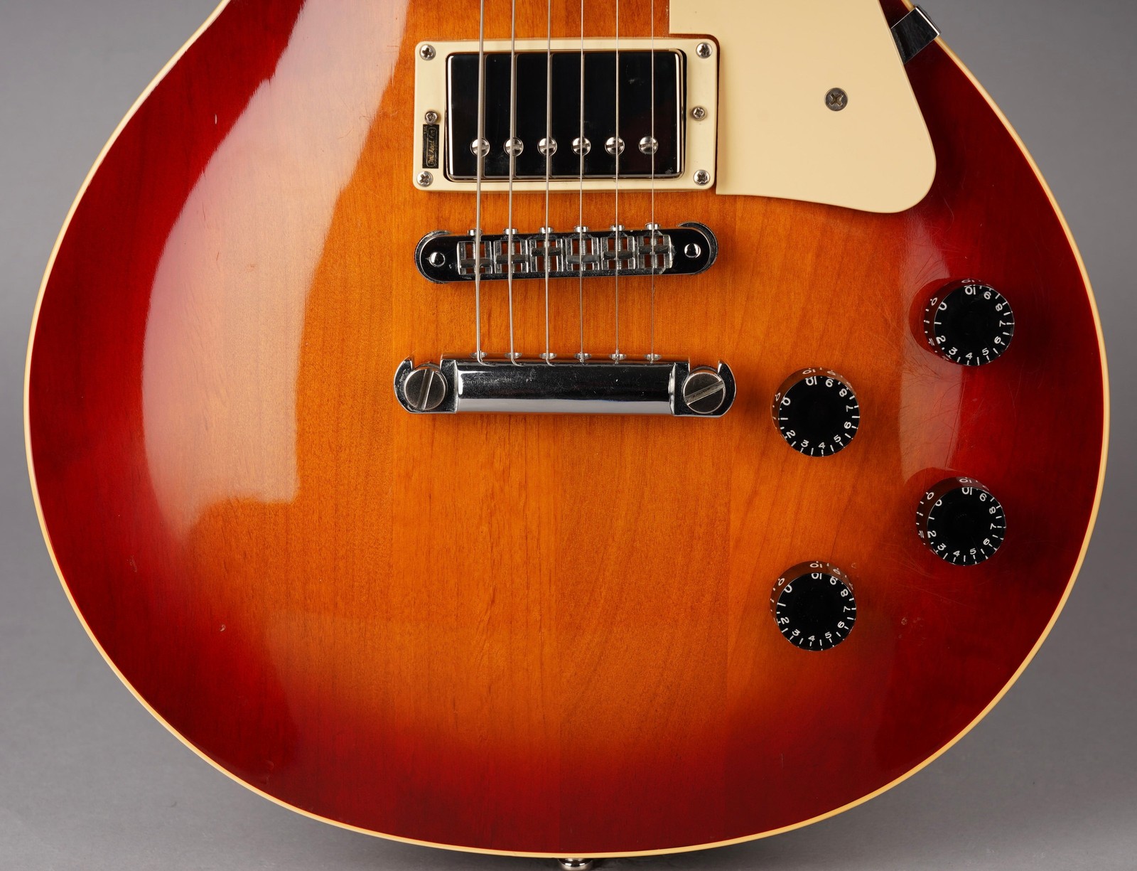 Gibson Custom Shop Edition Les Paul Studio Standard – 1983 – Cherry Sunburst